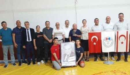 Güreşseverler Derneği, 20'nci Rifat Şener Güreş Hizmet Ödülü’nü Reşat Tekin’e verdi