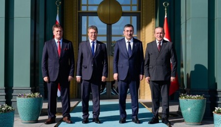 Hükümet ve Yılmaz'ın görüşmesi tamamlandı: İktisadi ve Mali İşbirliği Anlaşması ve projeler ele alındı