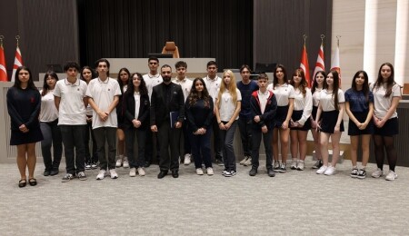 Öztürkler, TED Koleji öğrencilerini kabul etti: Gençlerin sorunları ve Meclis'in işleyişi el alındı