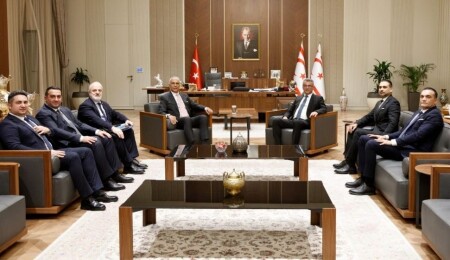 Cumhurbaşkanı Erhürman, iş insanları ve bürokrat dernekleri heyetini kabul etti