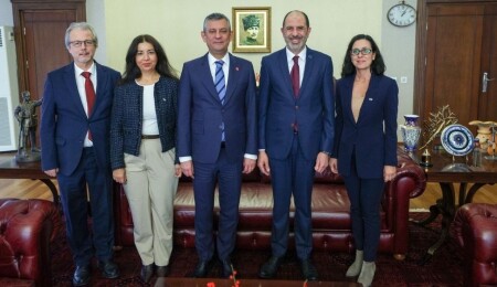 Özersay ve beraberindeki heyet, Ankara’da AK Parti ve CHP yetkilileriyle görüştü