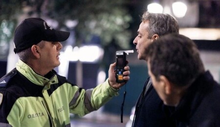 Yunanistan Başbakanı Miçotakis alkolmetre üfledi