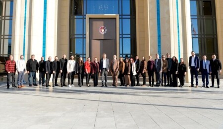 Erhürman, Halk Dansları Federasyonu'nu kabul etti: Kıbrıs kültürü ve ülke tanıtımına katkı yapılıyor