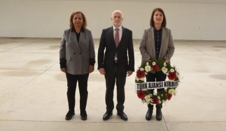 Türk Ajansı Kıbrıs 52’nci yaşını kutluyor: Lefkoşa'da anıtlara çelenk koyuldu