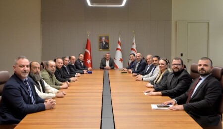 Cumhurbaşkanı Erhürman, Spor Yazarları Derneği yönetimini kabul etti: Faaliyetler aktarıldı