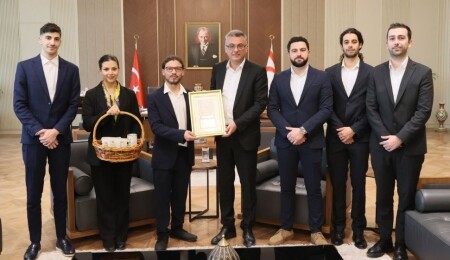 Erhürman, Genç Profesyoneller Birliği'ni kabul etti: Gençler, çalışmalarını aktardı