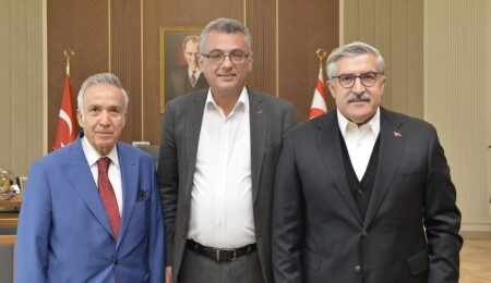 Cumhurbaşkanı Erhürman, AK Parti Genel Başkan Yardımcısı Yayman ve gazeteci Donat'ı kabul etti