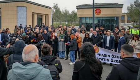 TDP'den Meclis önündeki "ifade özgürlüğü" eylemine destek: Gazeteciyi korumayan hükümet, şimdi de yargılamak istiyor