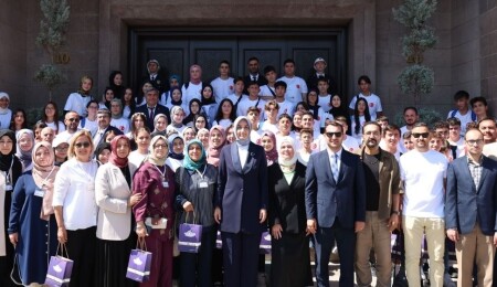 Hala Sultan İlahiyat Koleji öğrencileri Afyonkarahisar Valisi’ni ziyaret etti: Kardeşlik Köprüsü!