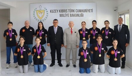 Berova, şampiyon taekwondocuları kabul etti: KKTC’yi uluslararası arenada temsiliniz bizleri onurlandırdı