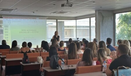 Hizmet içi eğitim programı başladı: Öğretmenler mesleki gelişim için sınıflardae