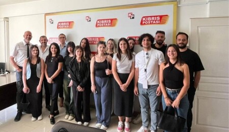 DAÜ Yeni Medya öğrencileri Kıbrıs Postası’nı ziyaret etti