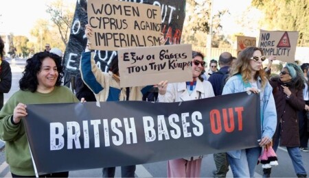 Güney Kıbrıs'ta İngiliz üslerine karşı yürüyüş