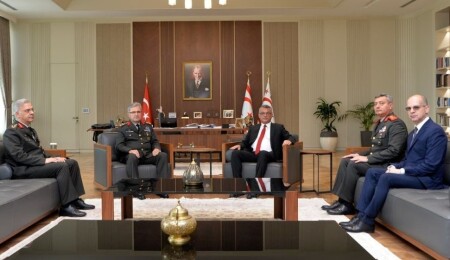 Cumhurbaşkanı Erhürman, Kara Kuvvetleri Komutanı Tokel’i kabul etti