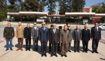 Kıbrıs TMT Mücahitler Derneği yeni yönetim kurulu üyeleri Atatürk Anıtı’na çelenk sundu