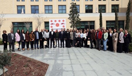 Cumhuriyet Meclisi’nde emekliye ayrılan personele hizmet plaketi verildi