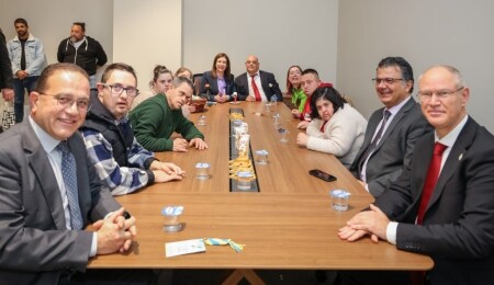 CTP Meclis'te Down sendromlu gençlerle bir araya geldi: Tekeş çoraplarımızı giydik