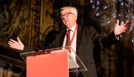 Eski İngiliz vekil De Bois: Kıbrıslı Türklerin Annan'a "evet" demesine rağmen, AB izolasyonları sürdürdü