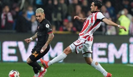 Galatasaray şampiyonluk fırsatını erteledi: Samsunspor'dan 4-1'lik galibiyet
