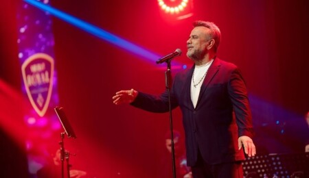 Bülent Serttaş’tan Merit Royal Diamond’da unutulmaz konser