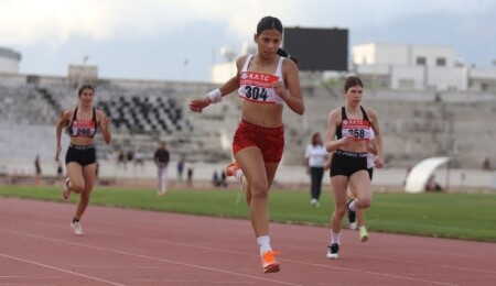 Kıbrıs Atletizm Şampiyonası tamamlandı: Ada Kafa 800 metre branşında kendisine ait büyükler rekorunu kırdı