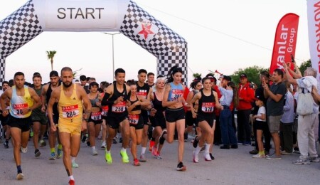 İskele sahilinde büyülü gece: "Zagidas Moonlight Run" gençlik ve spor aşkıyla ışıldadı