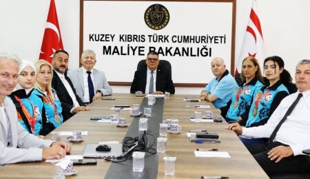 Berova, Dünya Budo Kupası'nda şampiyon olan KKTC Budo Milli Takımı sporcularını kabul etti