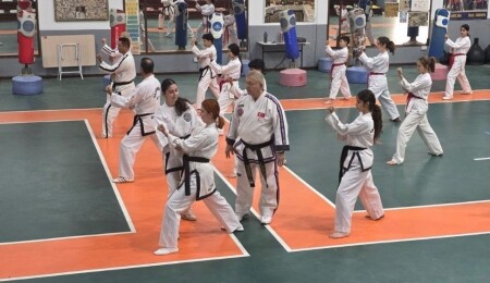 Girne'de General Choi Hong Hi Zor Hareketler Şampiyonası yapıldı: Sporcular ödüllerine kavuştu