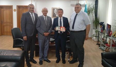Kıbrıs Vakıflar İdaresi'nin ilk kapsamlı akademik vakıf eseri Ertuğruloğlu'na tanıtıldı