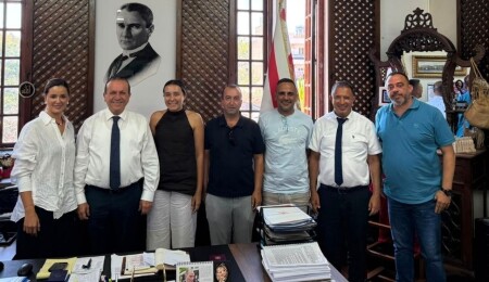 Kuruluşunun 8. yılını kutlayan Meritta Deniz Kaplumbağaları Rehabilitasyon Merkezi'nden anlamlı ziyaret