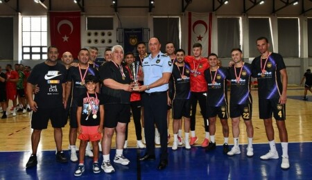4. Eybil Efendi Polis Salon Futbol Turnuvası'nın şampiyonu Girne Polis Müdürlüğü oldu