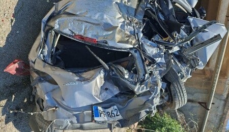 Zümrütköy yakınlarında araç dere yatağına devrildi: 18 yaşındaki sürücü yaralandı