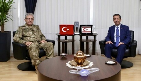 Dışişleri Bakanı Ertuğruloğlu, Türkiye Cumhuriyeti Kara Kuvvetleri Komutanı Orgeneral Tokel ile görüştü