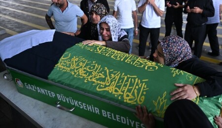 14 yaşındaki Nisa Törer Gaziantep’te toprağa verildi: Babası Ferdi Törer hâlâ kayıp