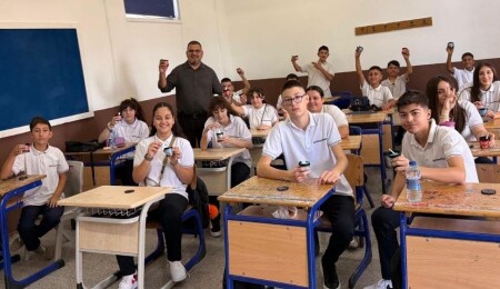 Şehit Turgut Ortaokulu’nda yeni eğitim yılı dondurmayla başladı