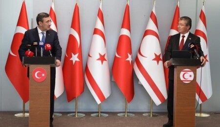 Yılmaz ve Üstel, Ercan'da basın toplantısı düzenledi: Başlayan bütün projeleri planlanan sürede tamamlayacağız