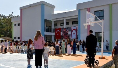 Deprem dayanıklılık testi sonrası yeniden inşa edilen Yeşilyurt İlkokulu törenle açıldı
