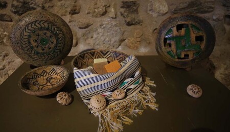 8 bin 200 yıl önce köy yaşamında kullanılan objeler, seramiğe yansıtıldı