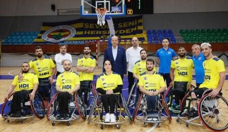 Cumhurbaşkanı Tatar, Türkiye Tekerlekli Sandalye Basketbol Süper Lig karşılaşmasını izledi