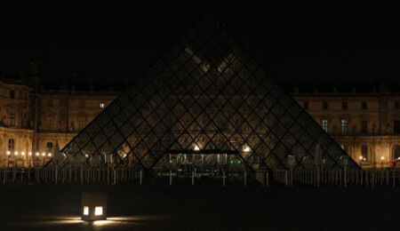 Paris'in sembol yapıları enerji tasarrufu için erken karartılıyor