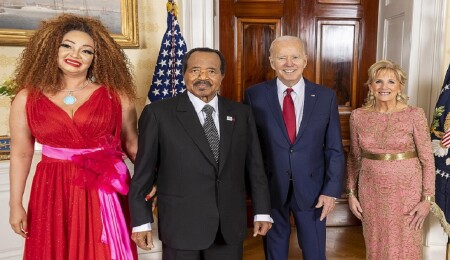 Kamerun’un 92 yaşındaki lideri gençlerin oyunu sosyal medyayla kazanmaya çalışıyor