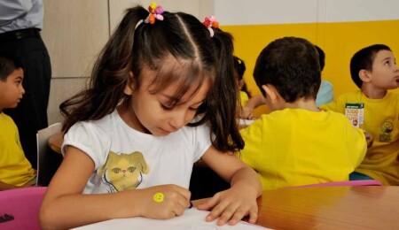 İlk ve orta dereceli okullar pazartesi açılıyor