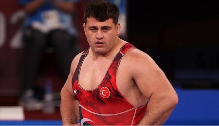 2020 Tokyo Olimpiyat Oyunları'nda milli güreşçi Rıza Kayaalp, bronz madalya kazandı