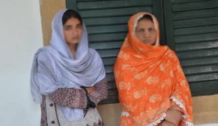 Ercan Havalimanı’nda sahte belgeyle yakalandılar, bir ay cezaevine gönderildiler...