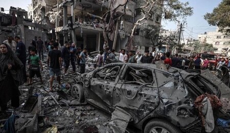 İsrail, Gazze'de "insani ara"nın bitmesinin ardından saldırılarını artırarak sürdürüyor