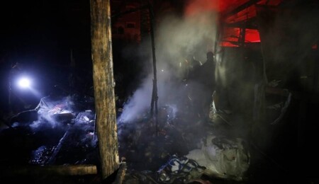 İsrail'in Gazze'nin güneyinde sığınmacı çadırını bombalaması sonucu 2'si çocuk 4 Filistinli öldü