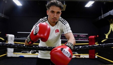 Türkiye’de milli boksör Samet Gümüş Avrupa şampiyonu oldu