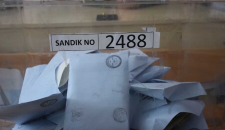 Türkiye’de sandıklar kapandı: Oy sayım süreci başladı!