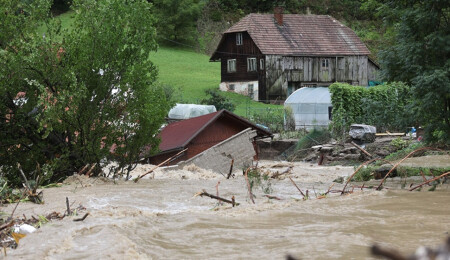 Teksas'ta ailelere acı haber: Selde kaybolan 27 kız çocuğunun öldüğü açıklandı