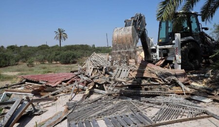 İskele Belediyesi, izinsiz yapıldığı tespit edilen yapıyı yıktığını açıkladı